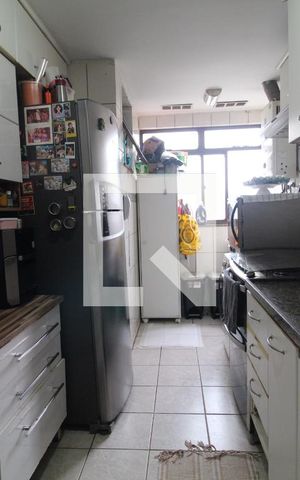 Apartamento à venda com 190m², 3 quartos e 2 vagas Apartamento à venda com 190m², 3 quartos e 2 vagasCozinha e Área de Serviço