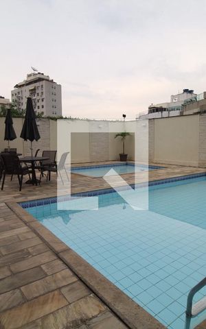 Apartamento à venda com 190m², 3 quartos e 2 vagas Apartamento à venda com 190m², 3 quartos e 2 vagasÁrea comum - Piscina