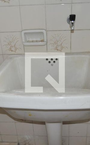 Apartamento para alugar com 70m², 2 quartos e sem vagaBanheiro de Serviço