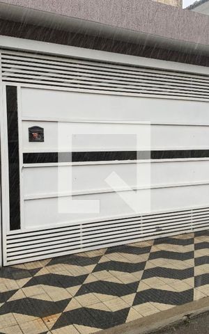 Casa à venda com 420m², 4 quartos e 3 vagas Casa à venda com 420m², 4 quartos e 3 vagasFachada