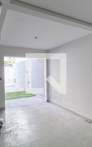 Casa à venda com 70m², 2 quartos e 1 vaga Casa à venda com 70m², 2 quartos e 1 vagaSala