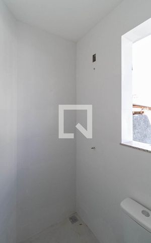 Casa à venda com 70m², 2 quartos e 1 vaga Casa à venda com 70m², 2 quartos e 1 vagaBanheiro da suíte