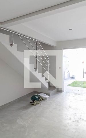 Casa à venda com 70m², 2 quartos e 1 vaga Casa à venda com 70m², 2 quartos e 1 vagaSala