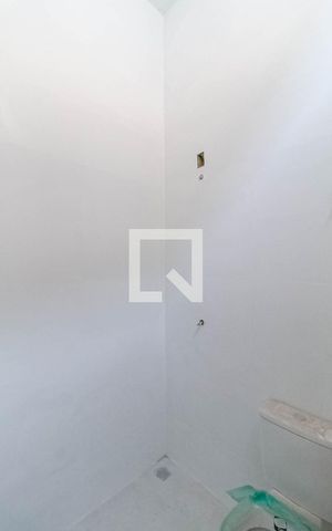 Casa à venda com 70m², 2 quartos e 1 vaga Casa à venda com 70m², 2 quartos e 1 vagaBanheiro social