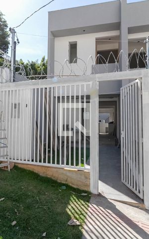 Casa à venda com 70m², 2 quartos e 1 vaga Casa à venda com 70m², 2 quartos e 1 vagaFachada