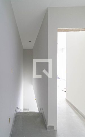 Casa à venda com 70m², 2 quartos e 1 vaga Casa à venda com 70m², 2 quartos e 1 vagaCorredor