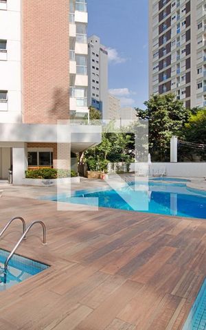 Apartamento à venda com 169m², 3 quartos e 4 vagas Apartamento à venda com 169m², 3 quartos e 4 vagasÁrea comum - Piscina