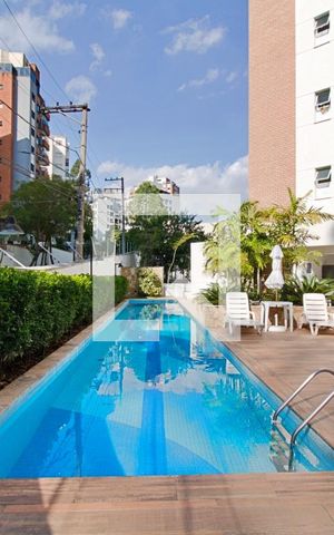 Apartamento à venda com 169m², 3 quartos e 4 vagas Apartamento à venda com 169m², 3 quartos e 4 vagasÁrea comum - Piscina