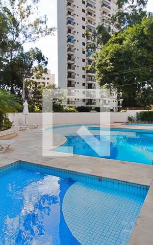 Apartamento à venda com 169m², 3 quartos e 4 vagas Apartamento à venda com 169m², 3 quartos e 4 vagasÁrea comum - Piscina