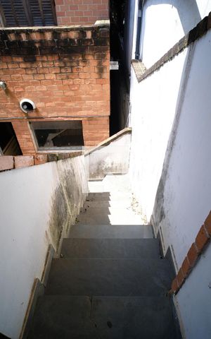 Casa para alugar com 340m², 4 quartos e 3 vagasEscada