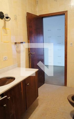 Casa para alugar com 340m², 4 quartos e 3 vagasBanheiro