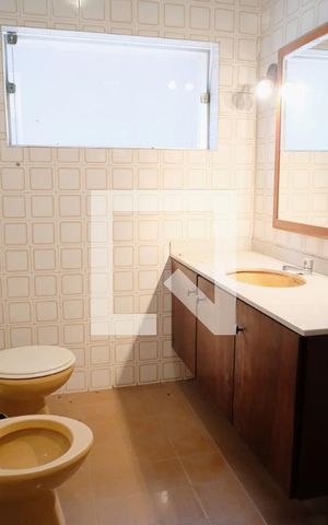 Casa para alugar com 340m², 4 quartos e 3 vagasBanheiro da Suíte 2