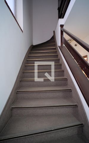 Casa para alugar com 340m², 4 quartos e 3 vagasEscada