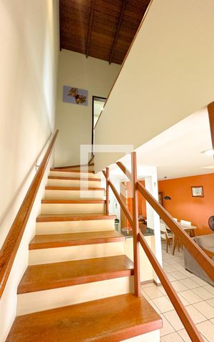 Casa de condomínio para alugar com 98m², 2 quartos e 1 vagaEscada
