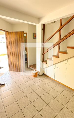 Casa de condomínio para alugar com 98m², 2 quartos e 1 vagaEntrada