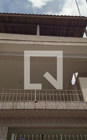 Casa para alugar com 120m², 2 quartos e 1 vaga Casa para alugar com 120m², 2 quartos e 1 vagaFachada