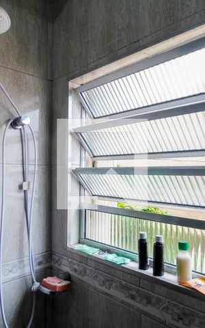 Casa para alugar com 120m², 2 quartos e 1 vaga Casa para alugar com 120m², 2 quartos e 1 vagaBanheiro