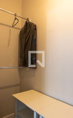 Casa de condomínio à venda com 422m², 4 quartos e 4 vagas Casa de condomínio à venda com 422m², 4 quartos e 4 vagasCLOSET QUARTO 3