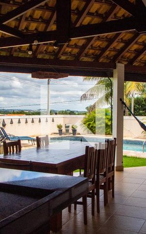 Casa de condomínio à venda com 422m², 4 quartos e 4 vagas Casa de condomínio à venda com 422m², 4 quartos e 4 vagasÁREA EXTERNA GOURMET