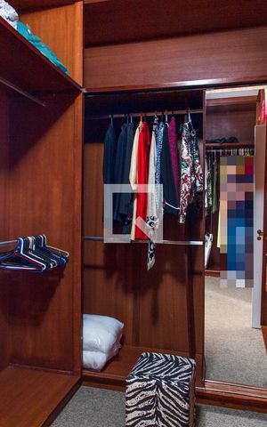 Casa de condomínio à venda com 422m², 4 quartos e 4 vagas Casa de condomínio à venda com 422m², 4 quartos e 4 vagasCLOSET SUITE MASTER
