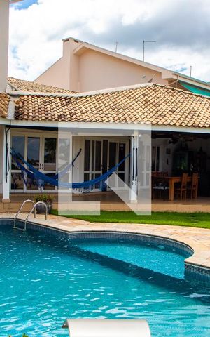 Casa de condomínio à venda com 422m², 4 quartos e 4 vagas Casa de condomínio à venda com 422m², 4 quartos e 4 vagasÁREA EXTERNA