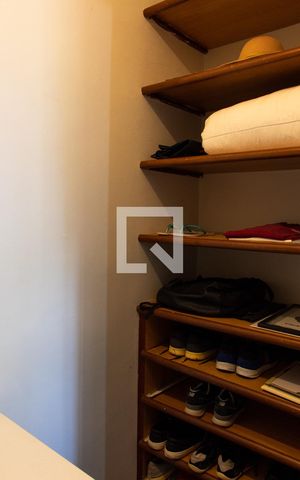 Casa de condomínio à venda com 422m², 4 quartos e 4 vagas Casa de condomínio à venda com 422m², 4 quartos e 4 vagasCLOSET QUARTO 3