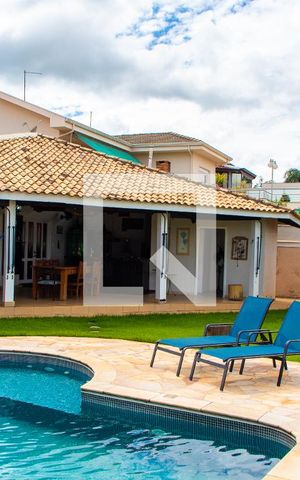 Casa de condomínio à venda com 422m², 4 quartos e 4 vagas Casa de condomínio à venda com 422m², 4 quartos e 4 vagasÁREA EXTERNA