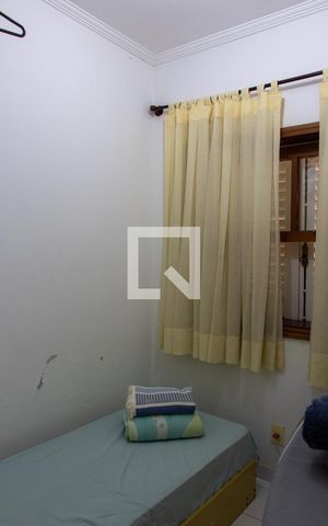 Casa de condomínio à venda com 422m², 4 quartos e 4 vagas Casa de condomínio à venda com 422m², 4 quartos e 4 vagasQUARTO DA ÁREA DE SERVIÇO