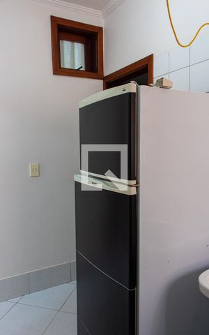 Casa de condomínio à venda com 422m², 4 quartos e 4 vagas Casa de condomínio à venda com 422m², 4 quartos e 4 vagasÁREA DE SERVIÇO