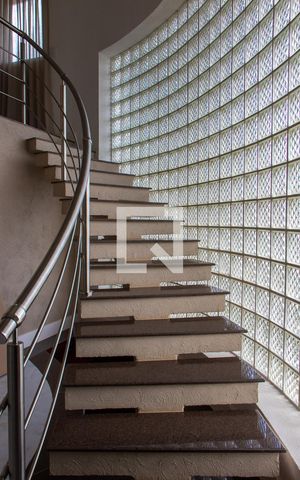 Casa de condomínio à venda com 422m², 4 quartos e 4 vagas Casa de condomínio à venda com 422m², 4 quartos e 4 vagasESCADARIA ACESSO SUITE MASTER