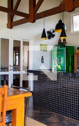 Casa de condomínio à venda com 422m², 4 quartos e 4 vagas Casa de condomínio à venda com 422m², 4 quartos e 4 vagasÁREA EXTERNA GOURMET