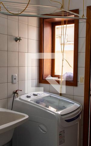 Casa de condomínio à venda com 422m², 4 quartos e 4 vagas Casa de condomínio à venda com 422m², 4 quartos e 4 vagasÁREA DE SERVIÇO