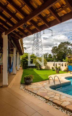 Casa de condomínio à venda com 422m², 4 quartos e 4 vagas Casa de condomínio à venda com 422m², 4 quartos e 4 vagasÁREA EXTERNA