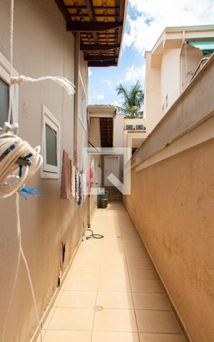 Casa de condomínio à venda com 422m², 4 quartos e 4 vagas Casa de condomínio à venda com 422m², 4 quartos e 4 vagasÁREA EXTERNA