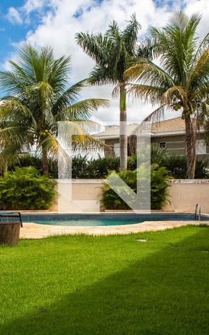 Casa de condomínio à venda com 422m², 4 quartos e 4 vagas Casa de condomínio à venda com 422m², 4 quartos e 4 vagasÁREA EXTERNA