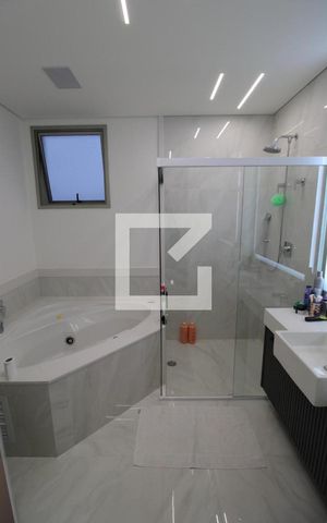 Apartamento à venda com 211m², 3 quartos e 3 vagasBanheiro da Suíte 1