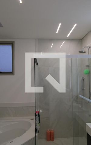 Apartamento à venda com 211m², 3 quartos e 3 vagasBanheiro da Suíte 1