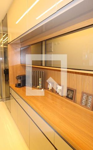 Apartamento à venda com 211m², 3 quartos e 3 vagasCozinha - Armários