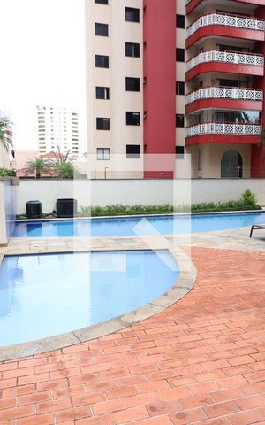Apartamento para alugar com 125m², 3 quartos e 3 vagas Apartamento para alugar com 125m², 3 quartos e 3 vagasÁrea comum - Piscina