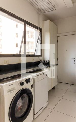 Apartamento à venda com 306m², 3 quartos e 6 vagas Apartamento à venda com 306m², 3 quartos e 6 vagasÁrea de Serviço