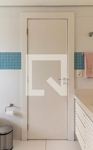 Apartamento à venda com 306m², 3 quartos e 6 vagas Apartamento à venda com 306m², 3 quartos e 6 vagasBanheiro - Quarto 1 e 2