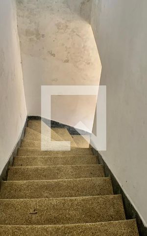 Casa à venda com 232m², 5 quartos e 2 vagasEscada
