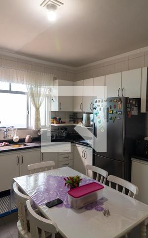 Casa à venda com 260m², 4 quartos e 5 vagas Casa à venda com 260m², 4 quartos e 5 vagasCozinha