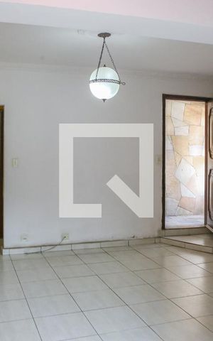 Casa à venda com 128m², 3 quartos e 1 vaga Casa à venda com 128m², 3 quartos e 1 vagaSala