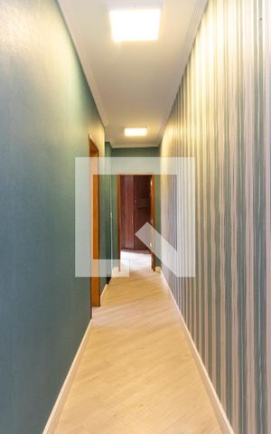 Casa à venda com 300m², 4 quartos e 4 vagasCorredor dos Quartos