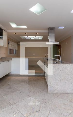 Casa à venda com 300m², 4 quartos e 4 vagasCozinha