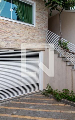 Casa à venda com 300m², 4 quartos e 4 vagasGaragem