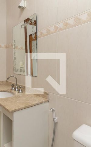 Casa à venda com 300m², 4 quartos e 4 vagasBanheiro da Suíte 2