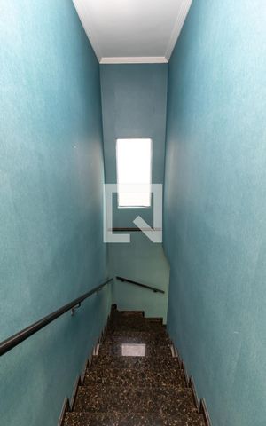 Casa à venda com 300m², 4 quartos e 4 vagasEscada