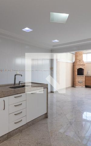 Casa à venda com 300m², 4 quartos e 4 vagasCozinha